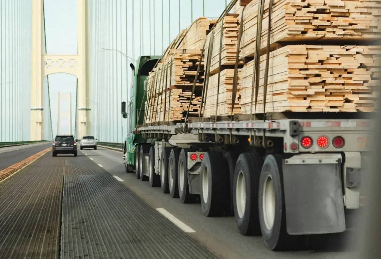 Transporting Wood Panels by Car: Max Dimensions, Pre-Cutting & Safe Loading
